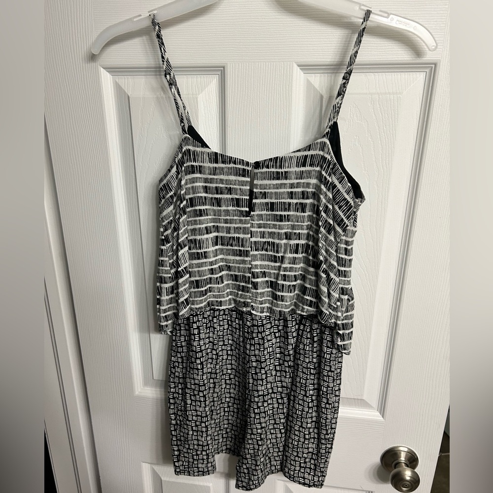 ✨ Old Navy Two Pattern Short Romper - Picture 2 of 3